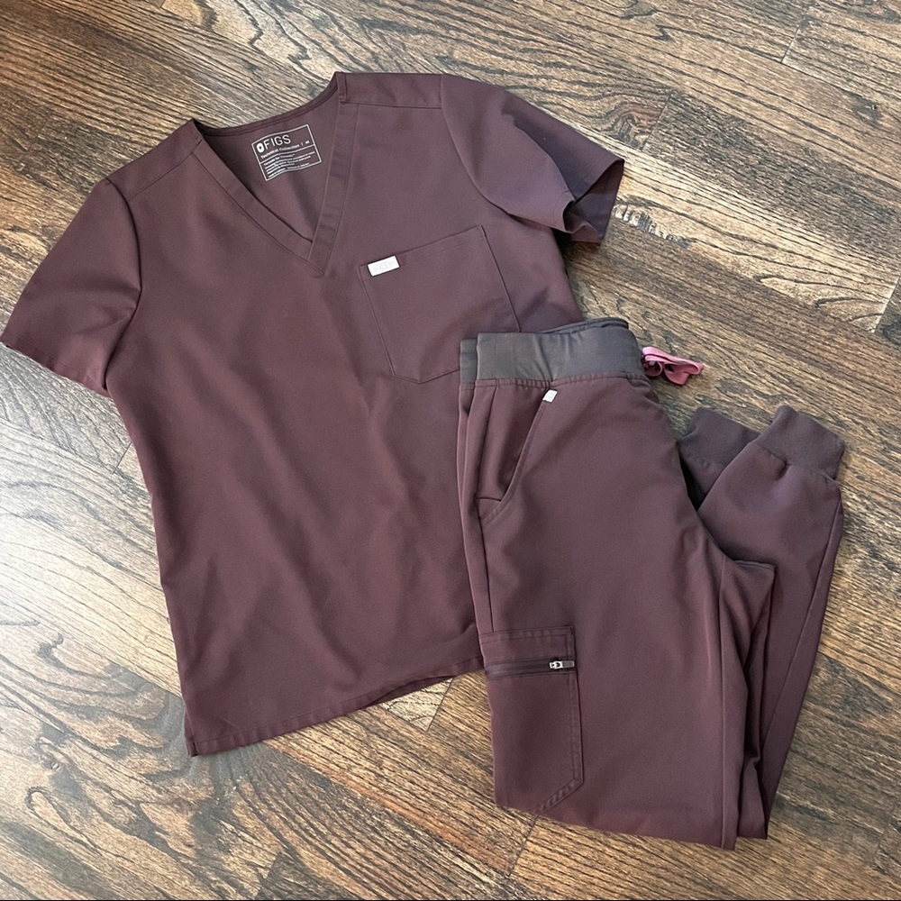 Women’s FIGS Espresso Set - M top, S Zamora Joggers